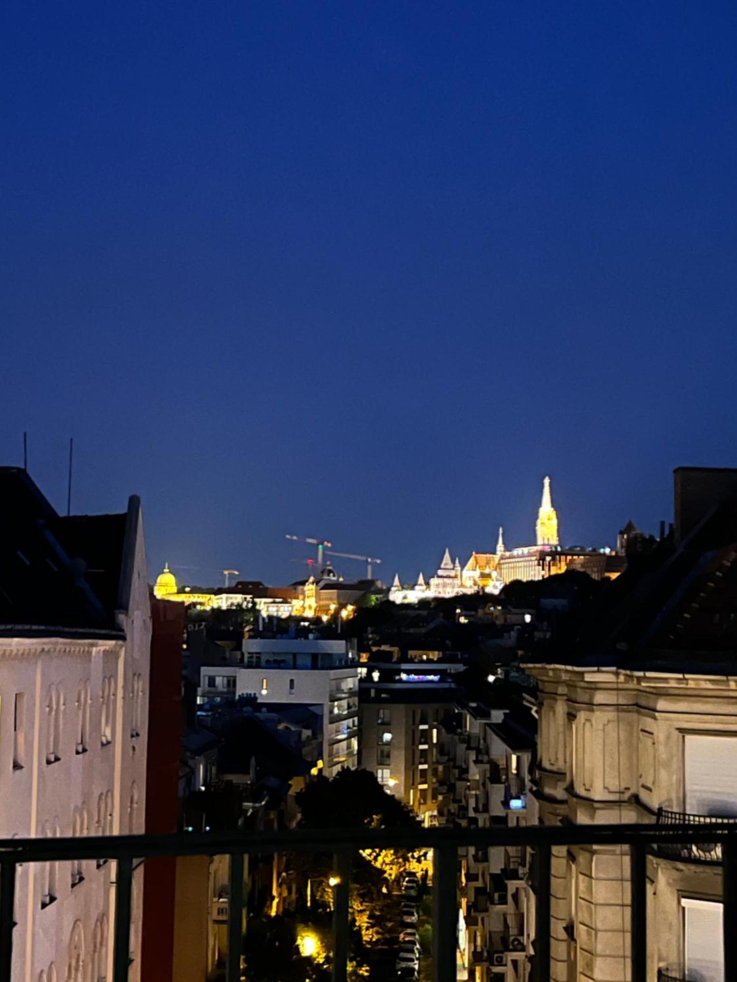 Buda Floor With Terrace & View * Budapešť